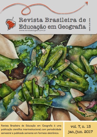 A capa de Revista Brasileira de Educação em Geografia exibe um desenho de mãos e braços sobrepostos, sobre os quais existem representações cartográficas da Terra.