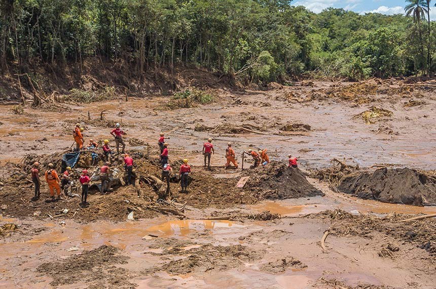 Cenário da lama em Brumadinho-MG.